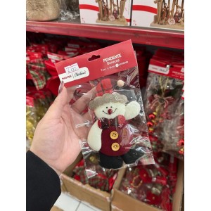 PENDENTE BONECO NATALINO COM BOTÕES E GRAVATA XADREZ