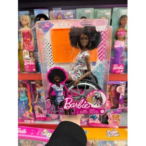 Boneca Barbie com Cadeira de Rodas Fashionista (Mattel)
